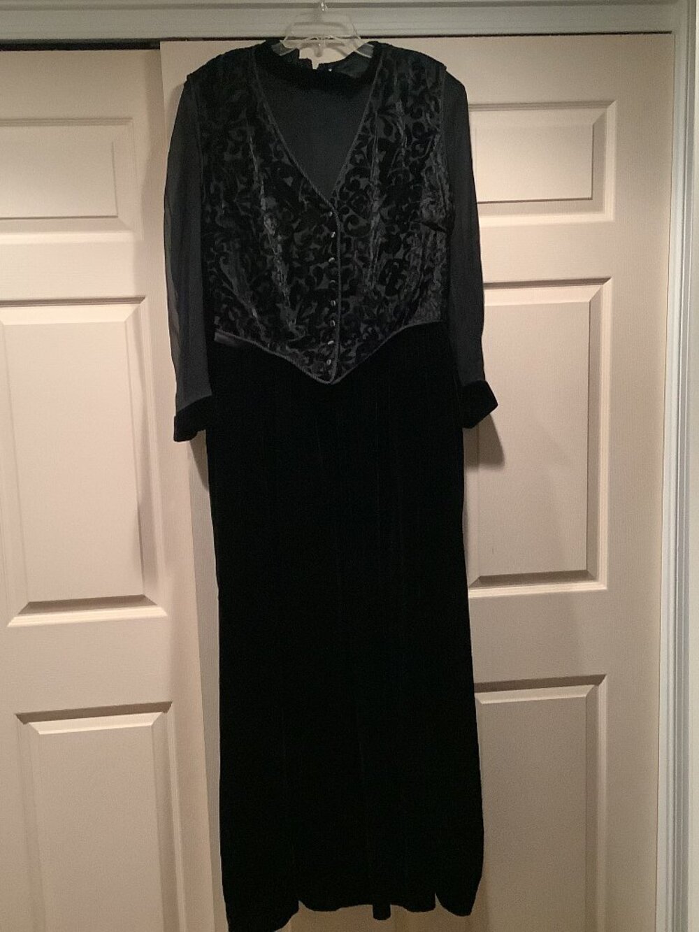 Exquisite Custom-Made Evening Gown for parties & cocktail events. worn once